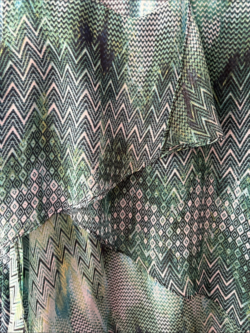 new directions Green Patterned Ruffle Shell Top Size Medium - Picture 7 of 11